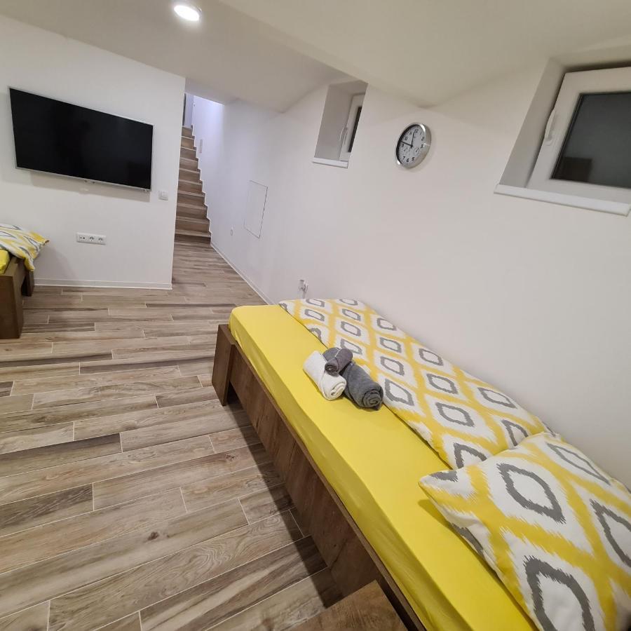 Apartment Dinlux Марібор Екстер'єр фото