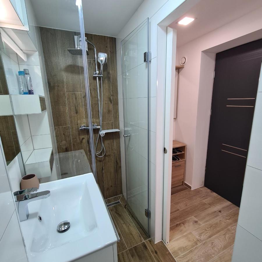 Apartment Dinlux Марібор Екстер'єр фото