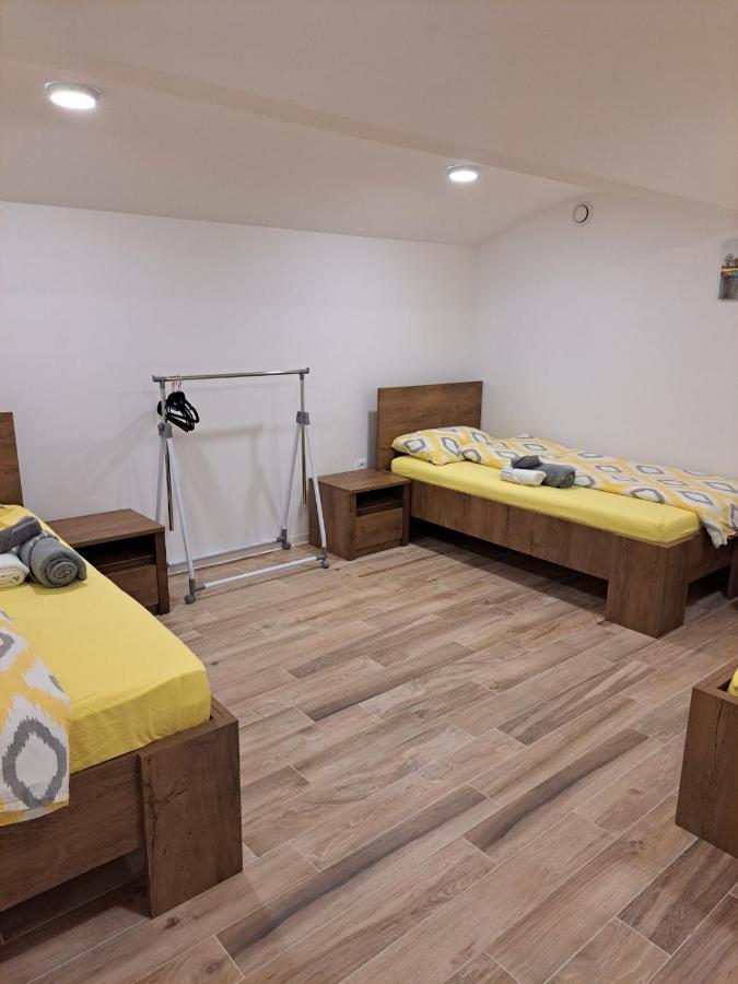 Apartment Dinlux Марібор Екстер'єр фото