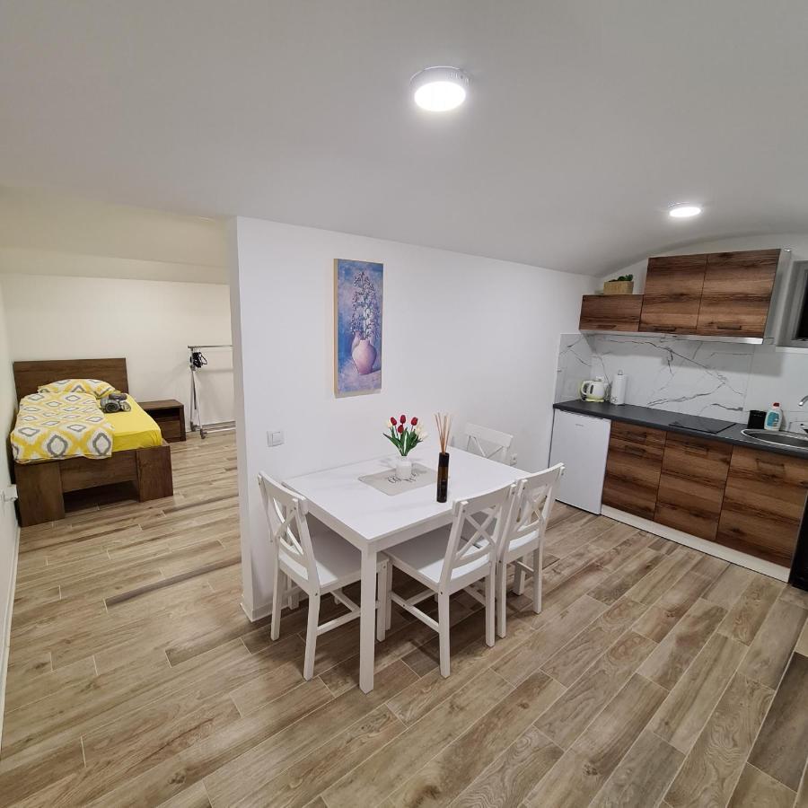 Apartment Dinlux Марібор Екстер'єр фото