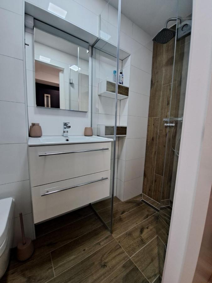 Apartment Dinlux Марібор Екстер'єр фото